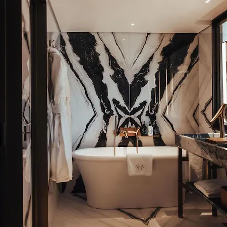 Sax Paris, Lxr & Hotel Parigi