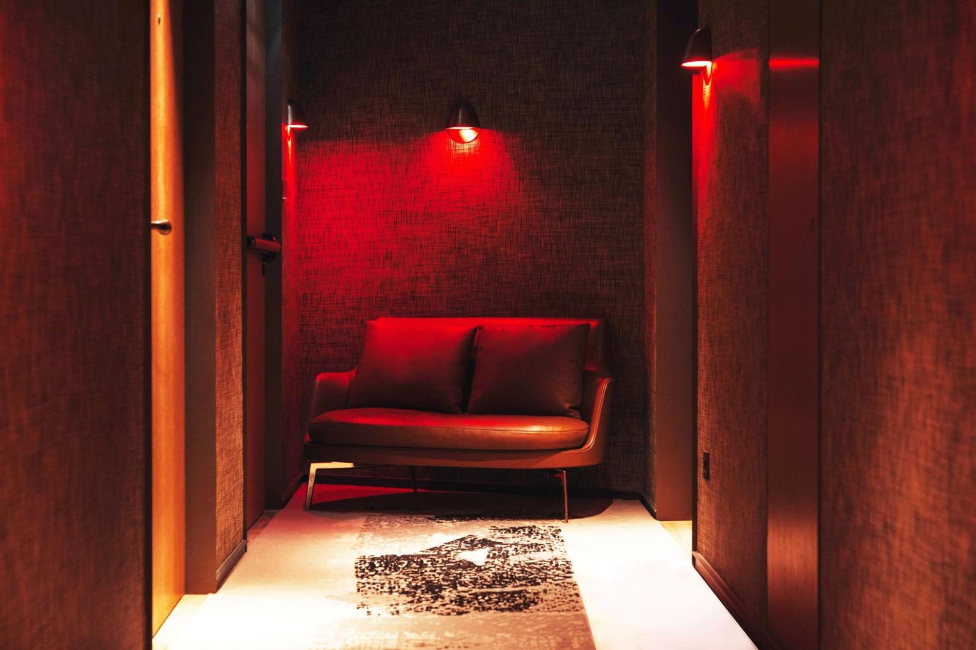 Sax Paris, Lxr & Hotel