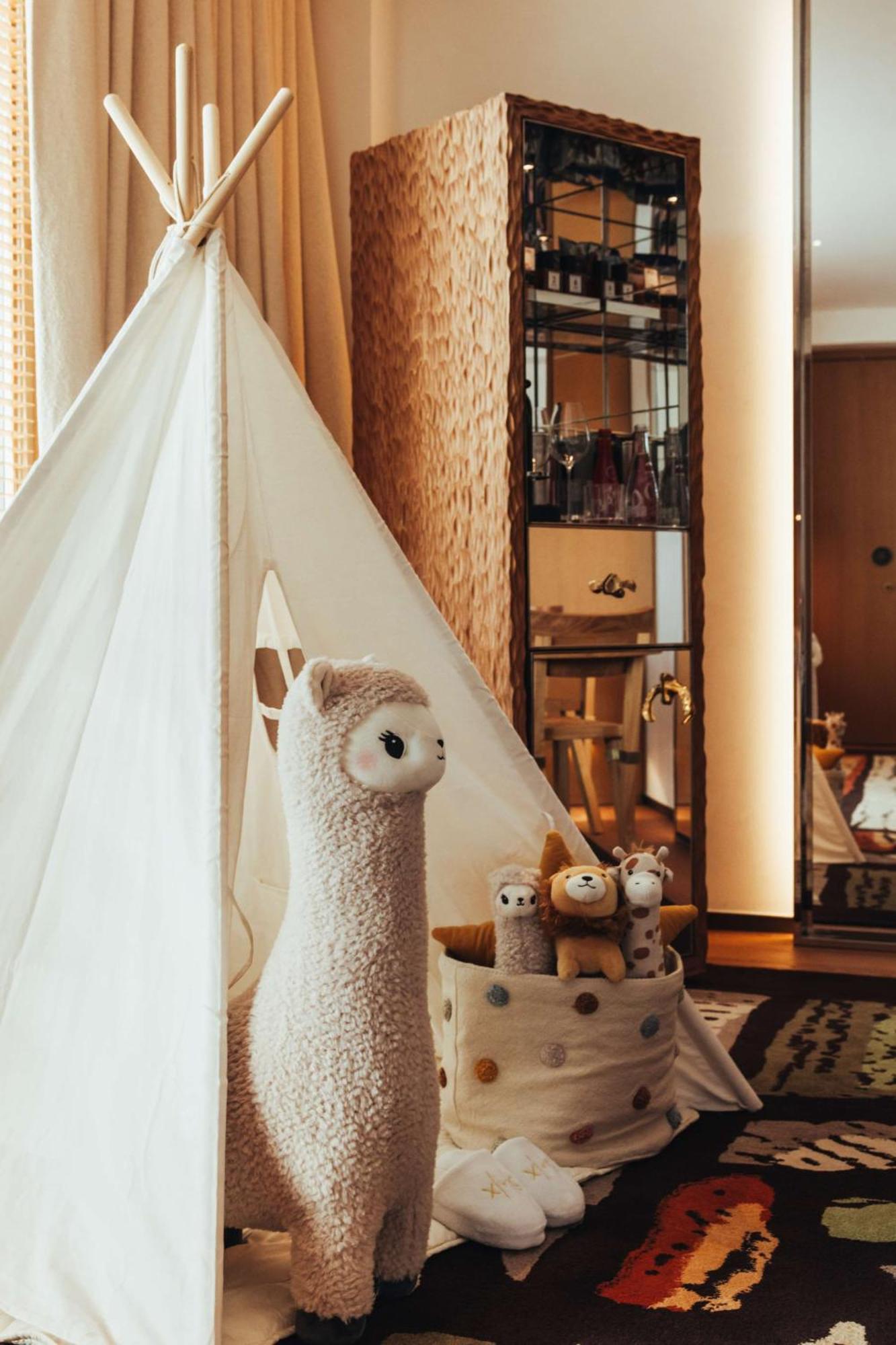 Sax Paris, Lxr & 5* Paris