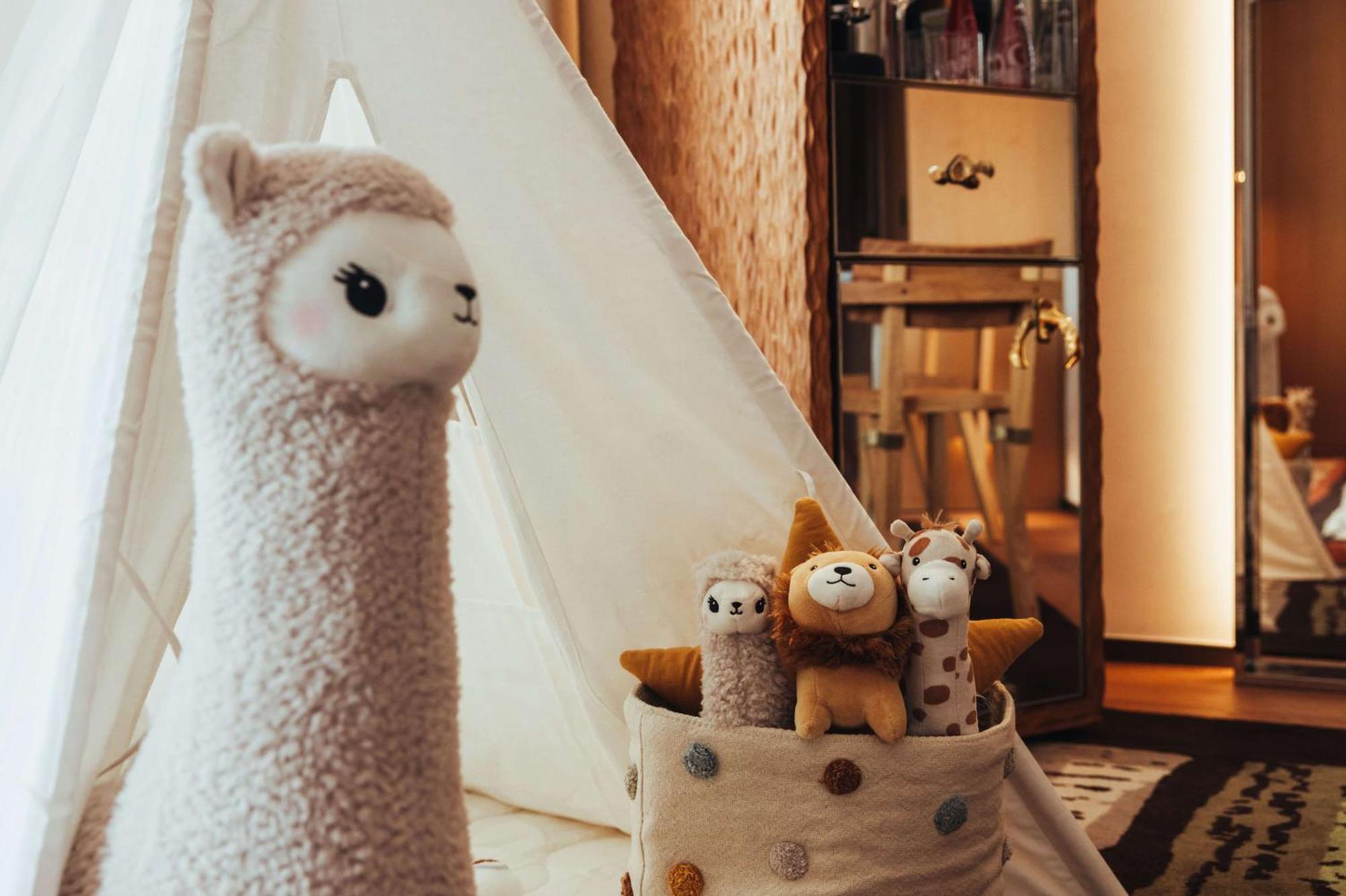 Sax Paris, Lxr & Hotel