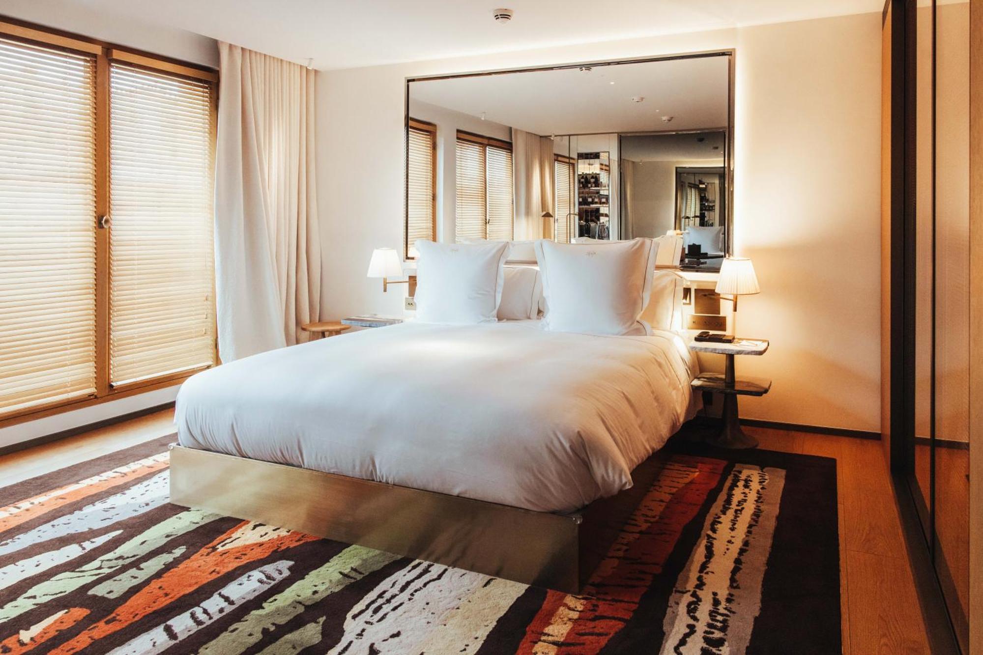 Sax Paris, Lxr & Hotel Paris