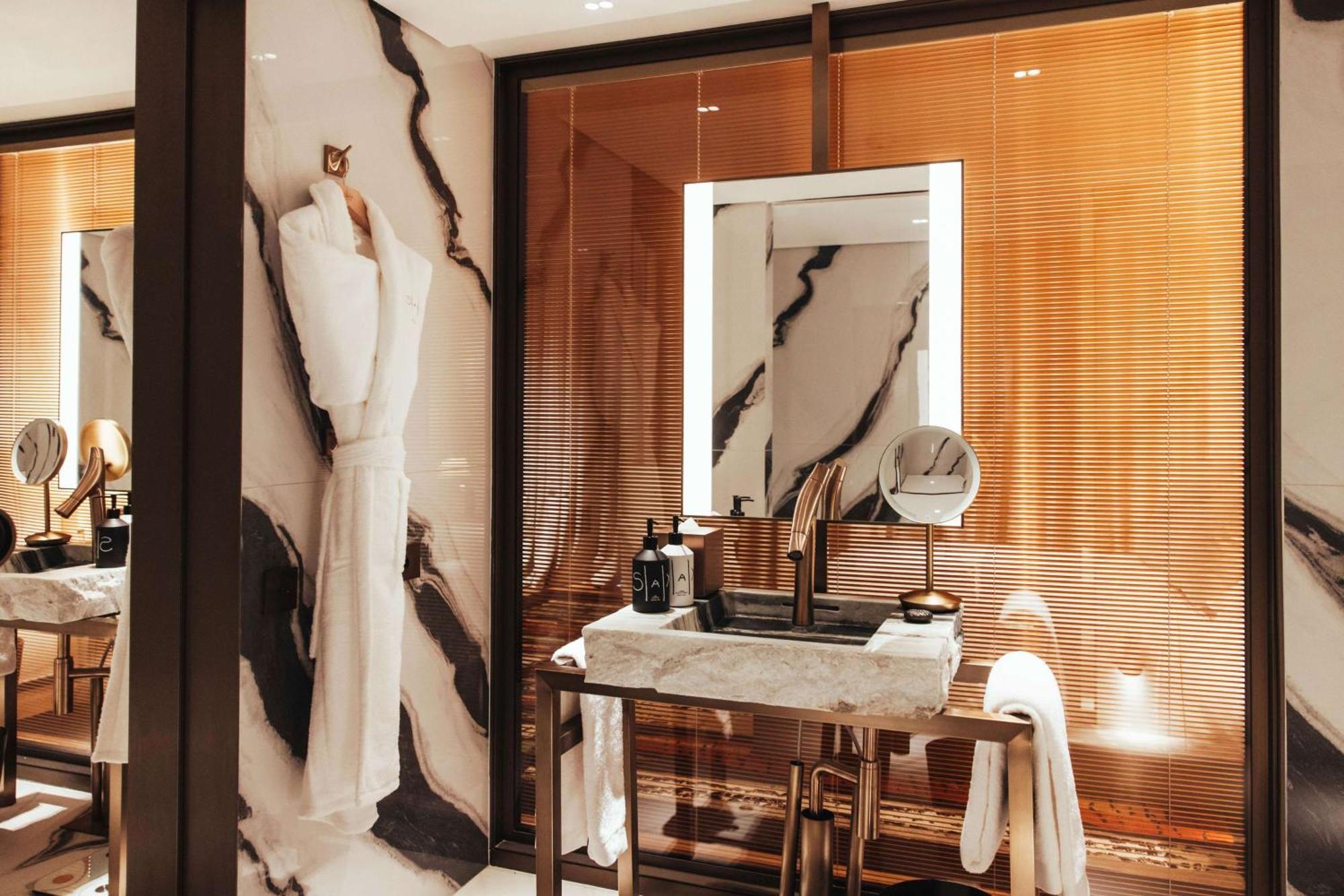 Sax Paris, Lxr & 5* Parigi