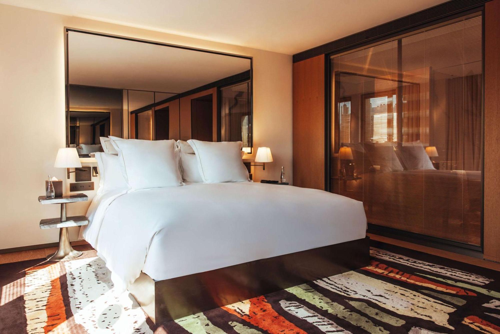 Sax Paris, Lxr & Hotel