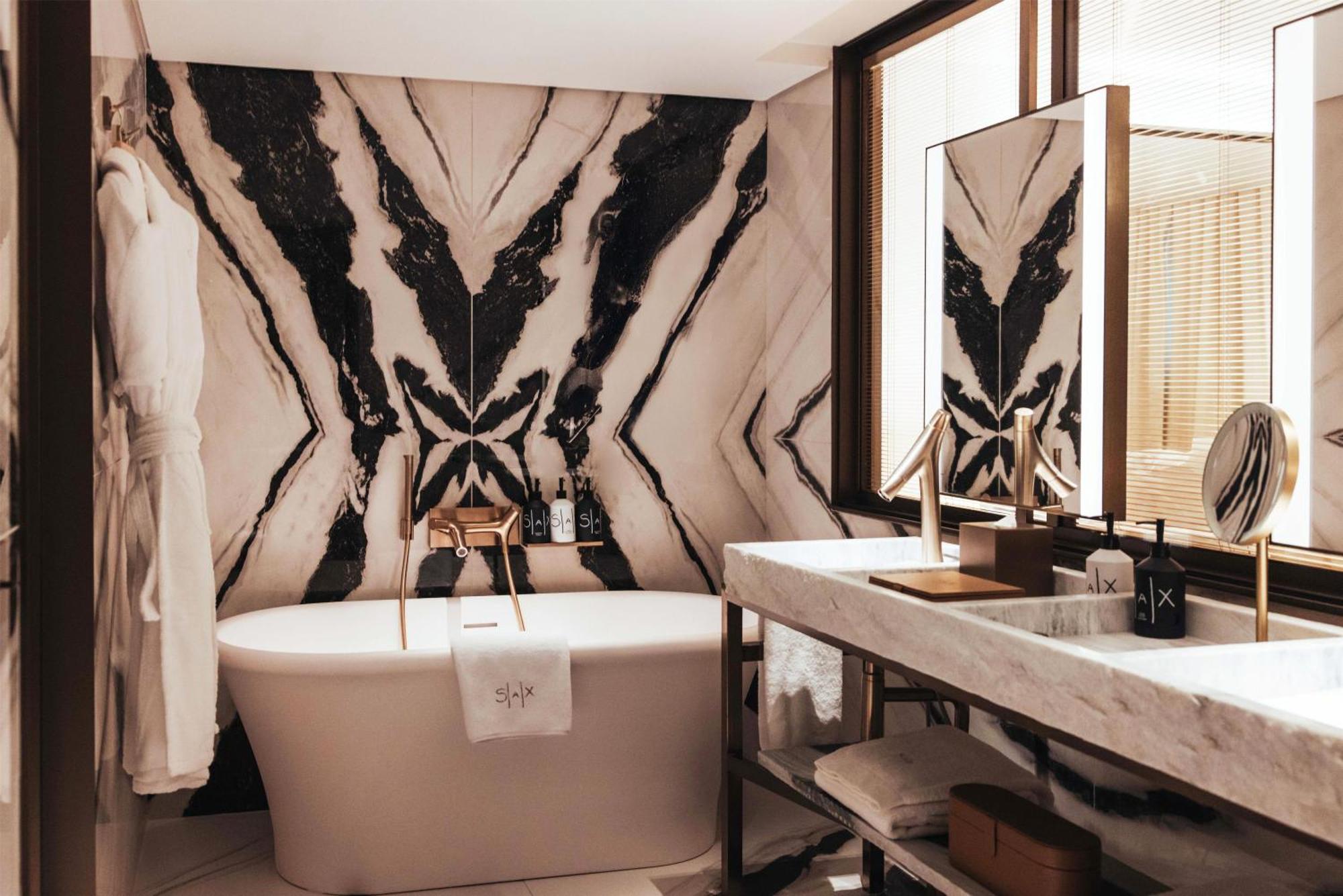 Hotel Sax Paris, Lxr & Parigi