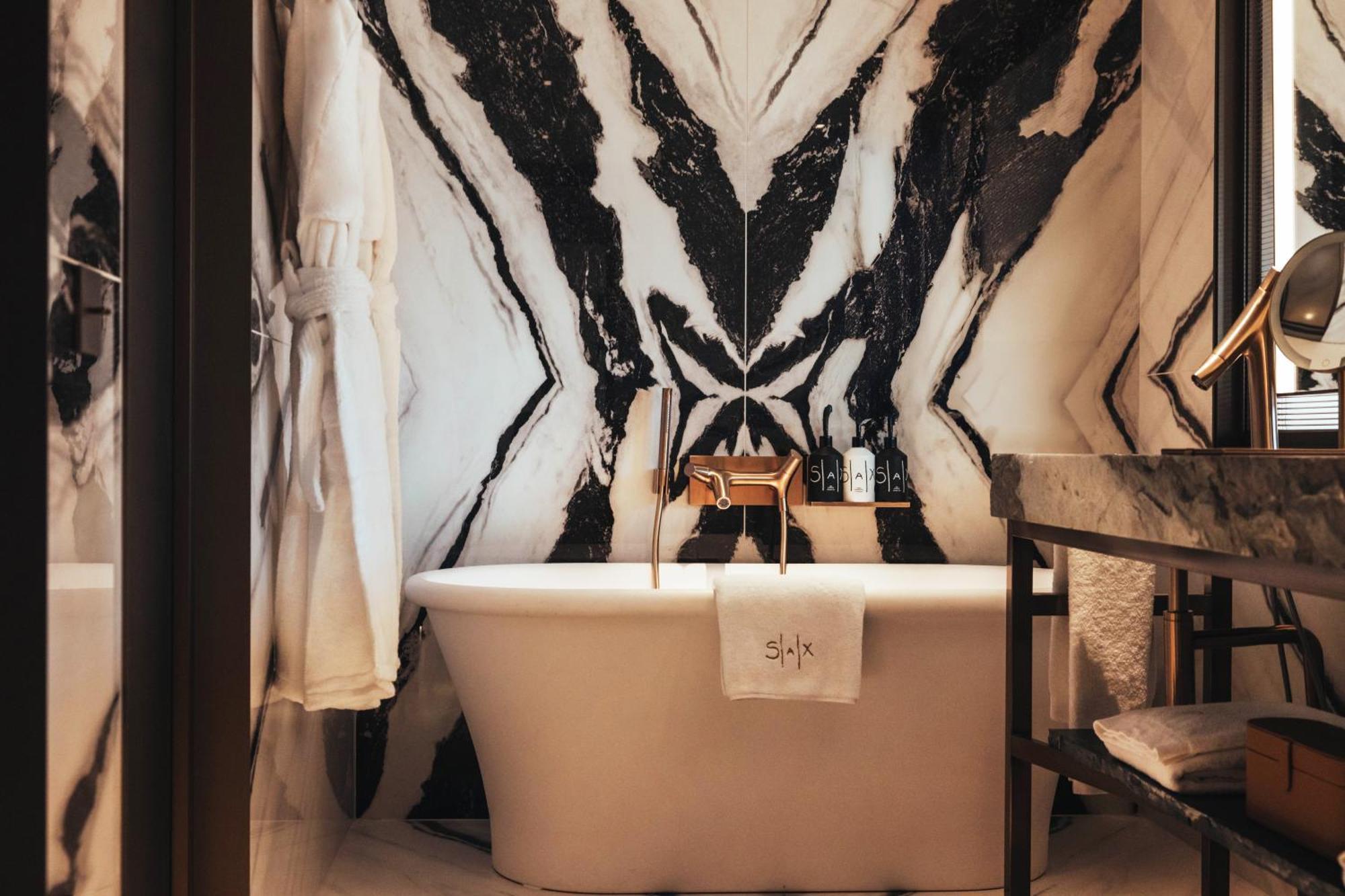 Sax Paris, Lxr & 5* Paris
